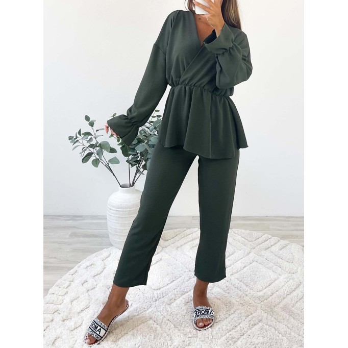 V-neck waistband top high waisted cropped pants two-piece set